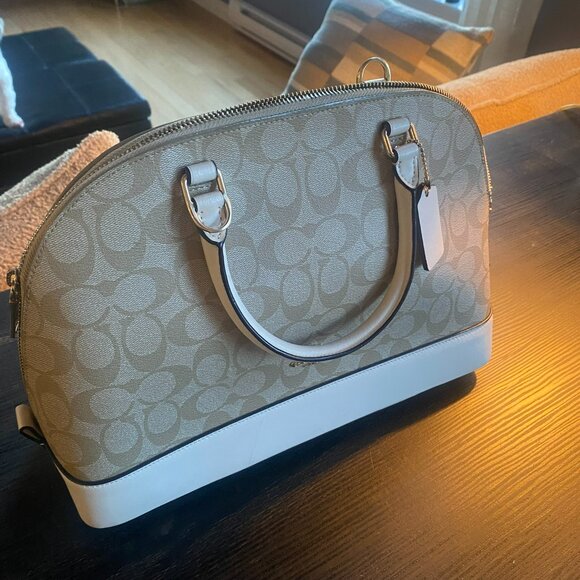 👜 Coach Sierra Satchel – Signature Canvas Classic 👜 - Picture 2 of 8